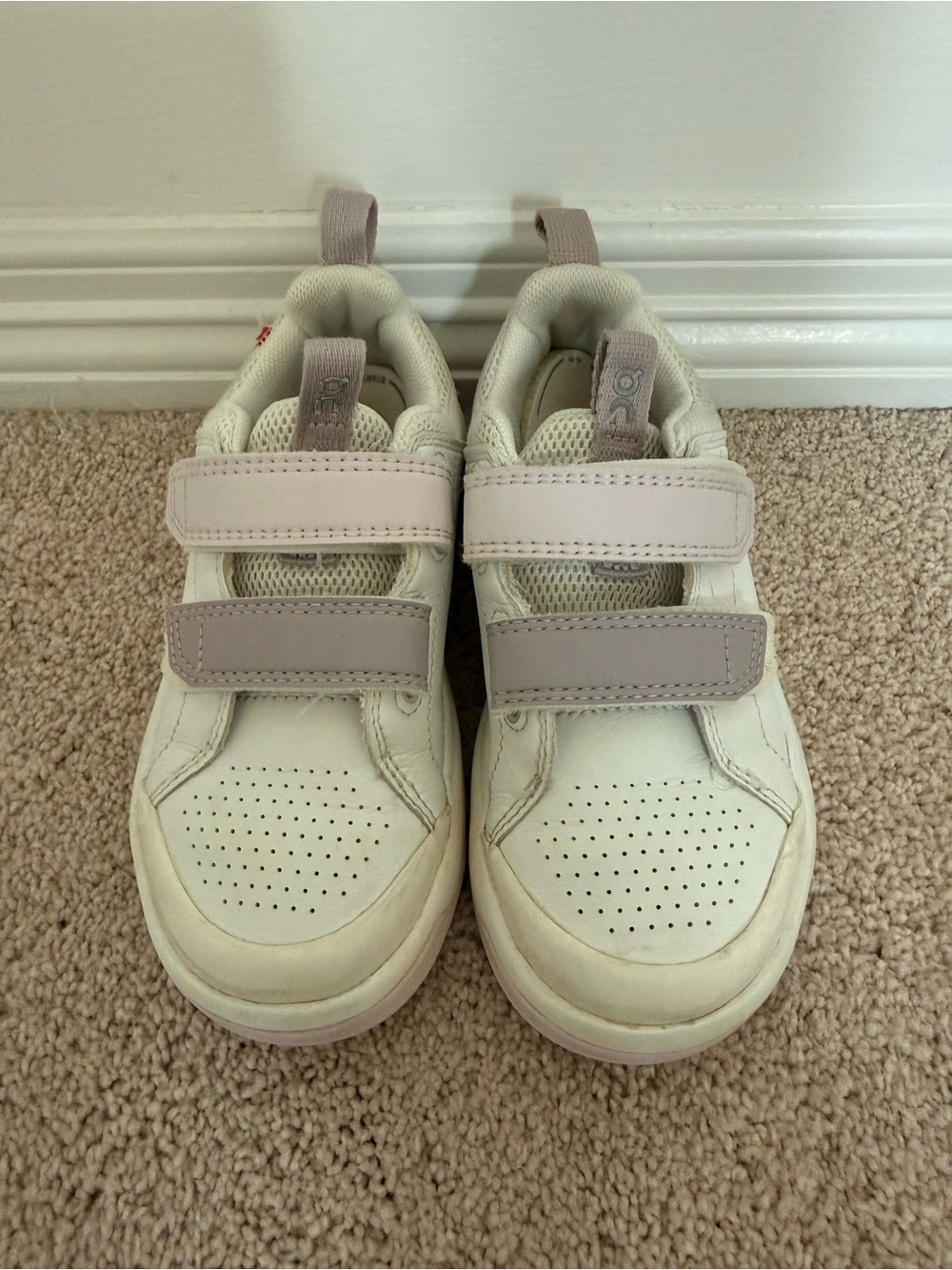 On Cloud Play Kids Velcro Sneakers – Size 10.5